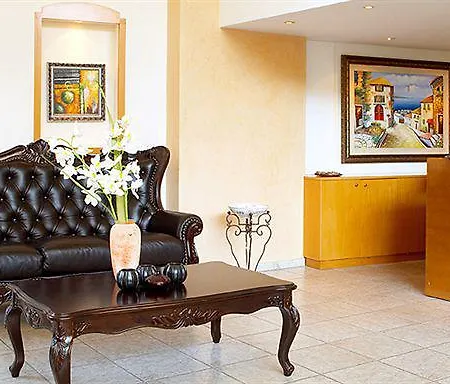 Pelli Hotel