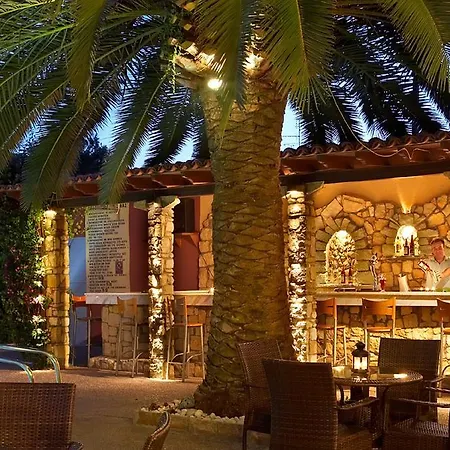 Hotel Pelli 3*