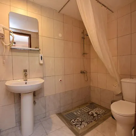 Hotel Pelli 3*