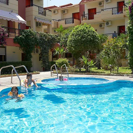 Pelli Hotel 3*