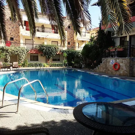 Pelli Hotel 3*