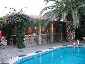 Pelli 3* Πευκοχώρι