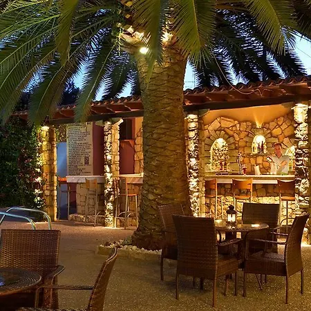 Pelli Hotel 3*