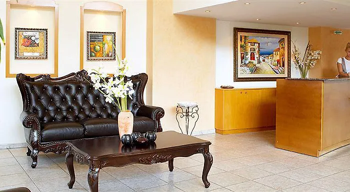 Pelli Hotel
