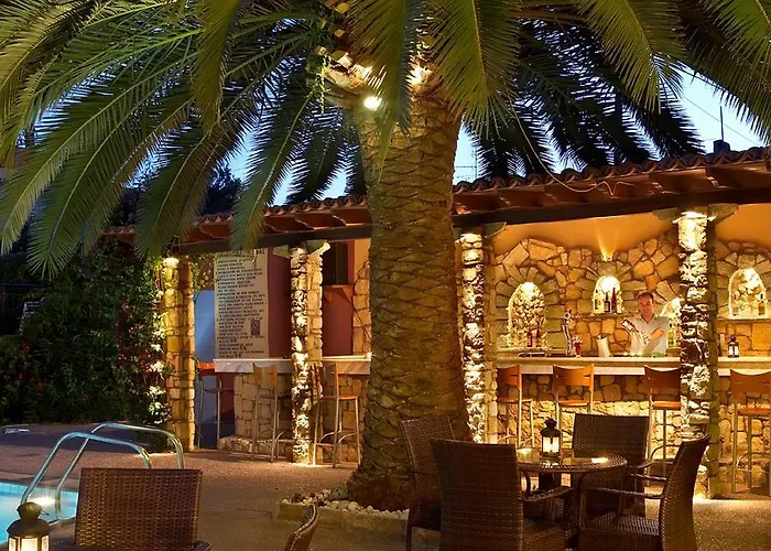 Hotel Pelli 3*