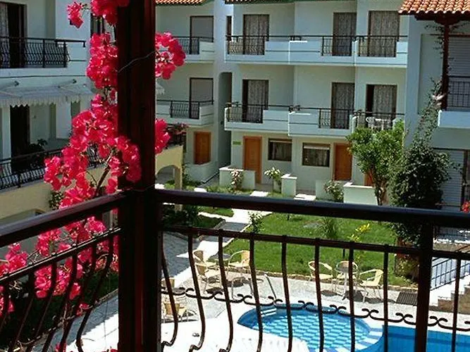 Pelli Hotel 3*
