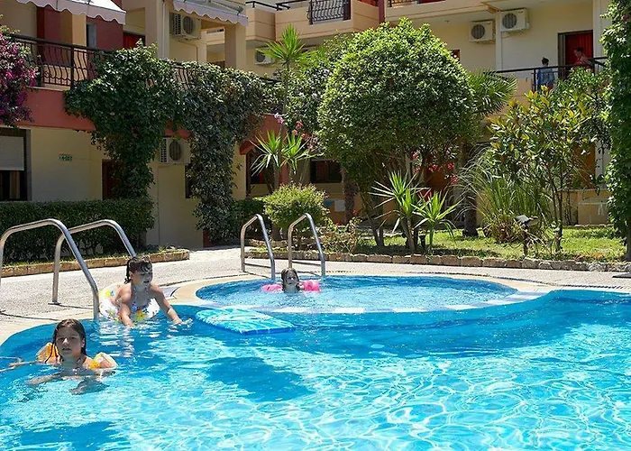Pelli Hotel 3*