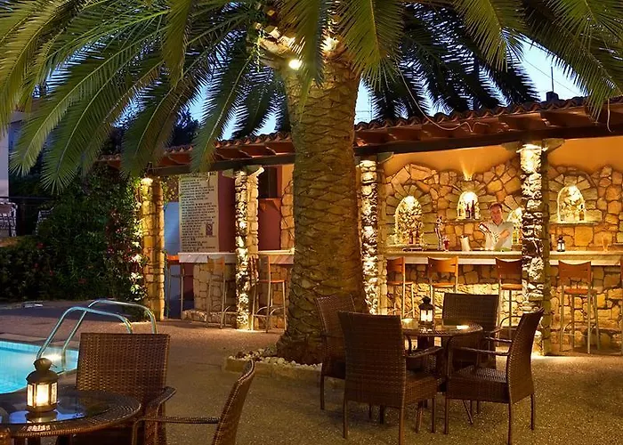 Pelli Hotel 3*