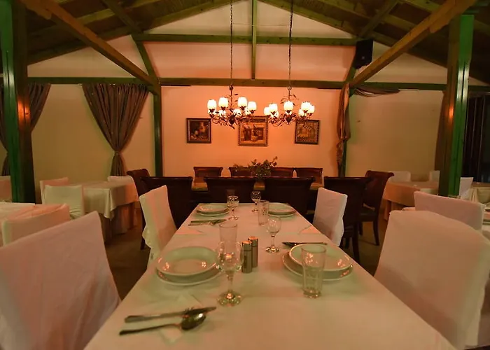 Pelli Hotel